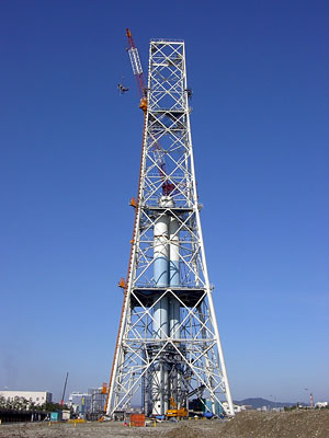 煙突解体工事でのジャッキ工法---姫路火力発電所 煙突解体（高さ150m）