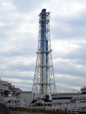 煙突解体工事でのジャッキ工法---横浜火力発電所 煙突解体（高さ150m）