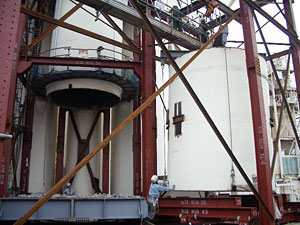 煙突解体工事でのジャッキ工法---横浜火力発電所 煙突解体（高さ150m）