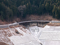 写真：表層がすべり地帯の事例(クリックで拡大)